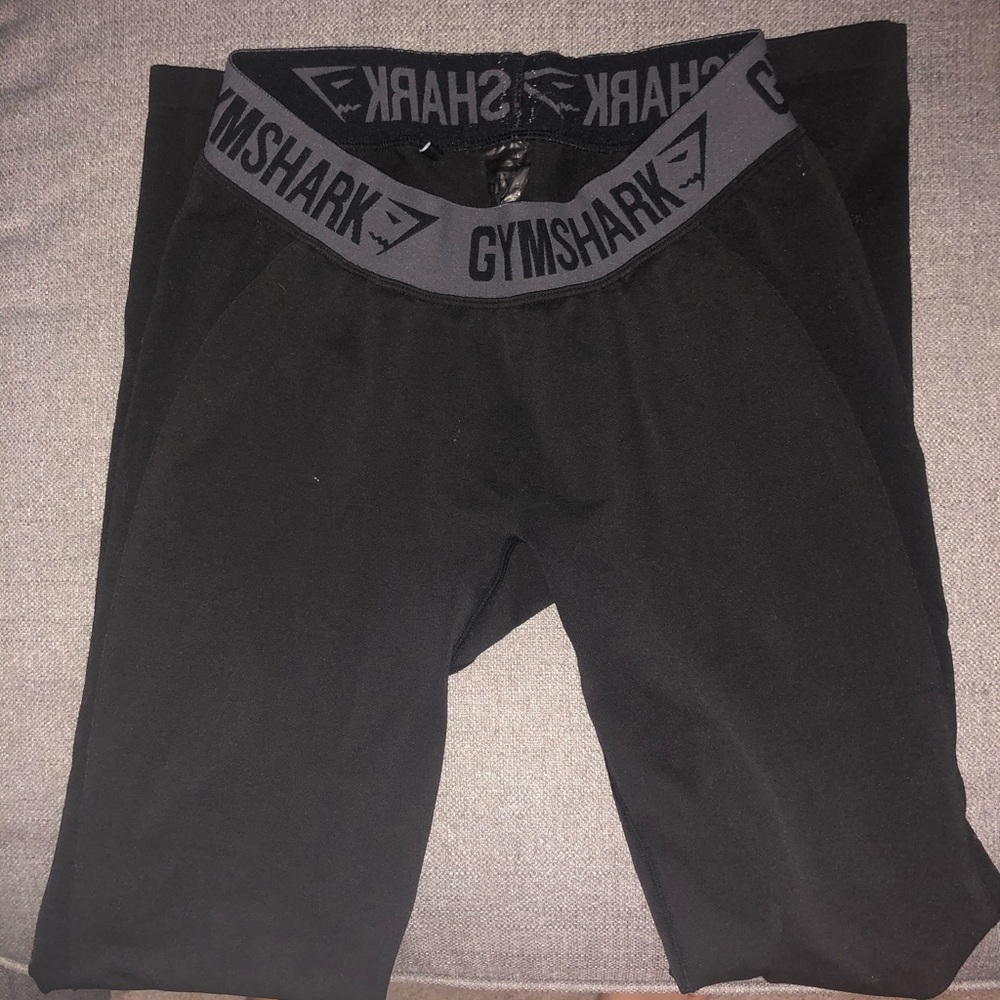 Gym shark leggings